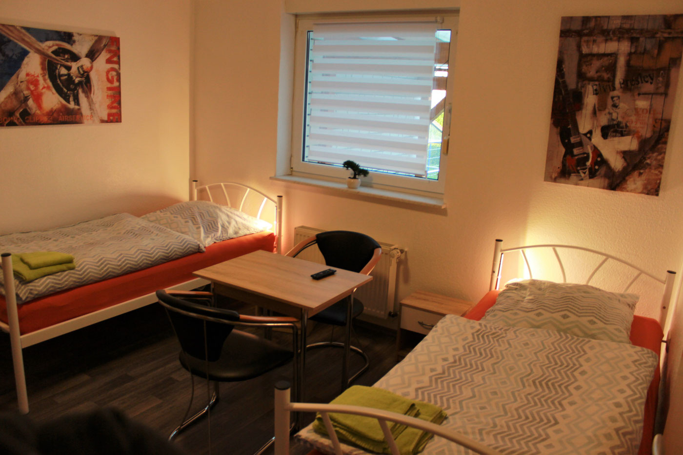 Zimmer 1 · zwei Einzelbetten