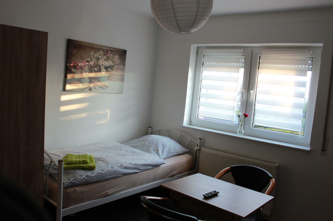Zimmer 2 · zwei Einzelbetten