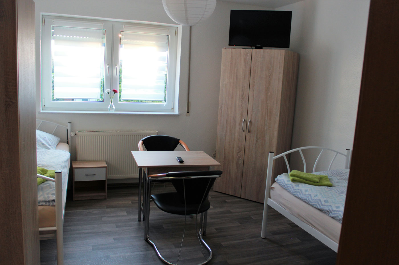 Zimmer 3 · zwei Einzelbetten