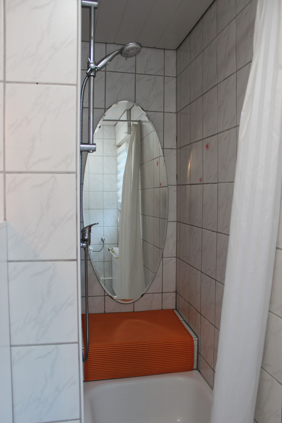 Shower cubicle
